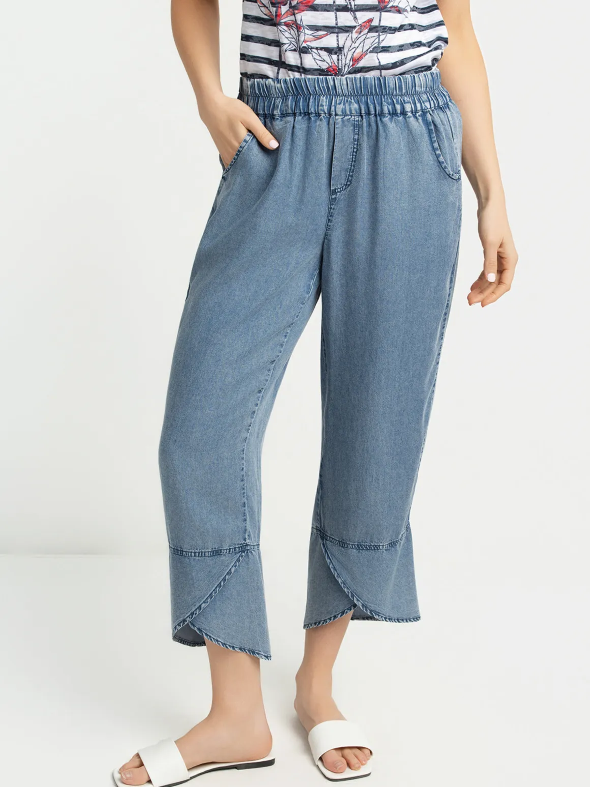 Ankle pull-on pant