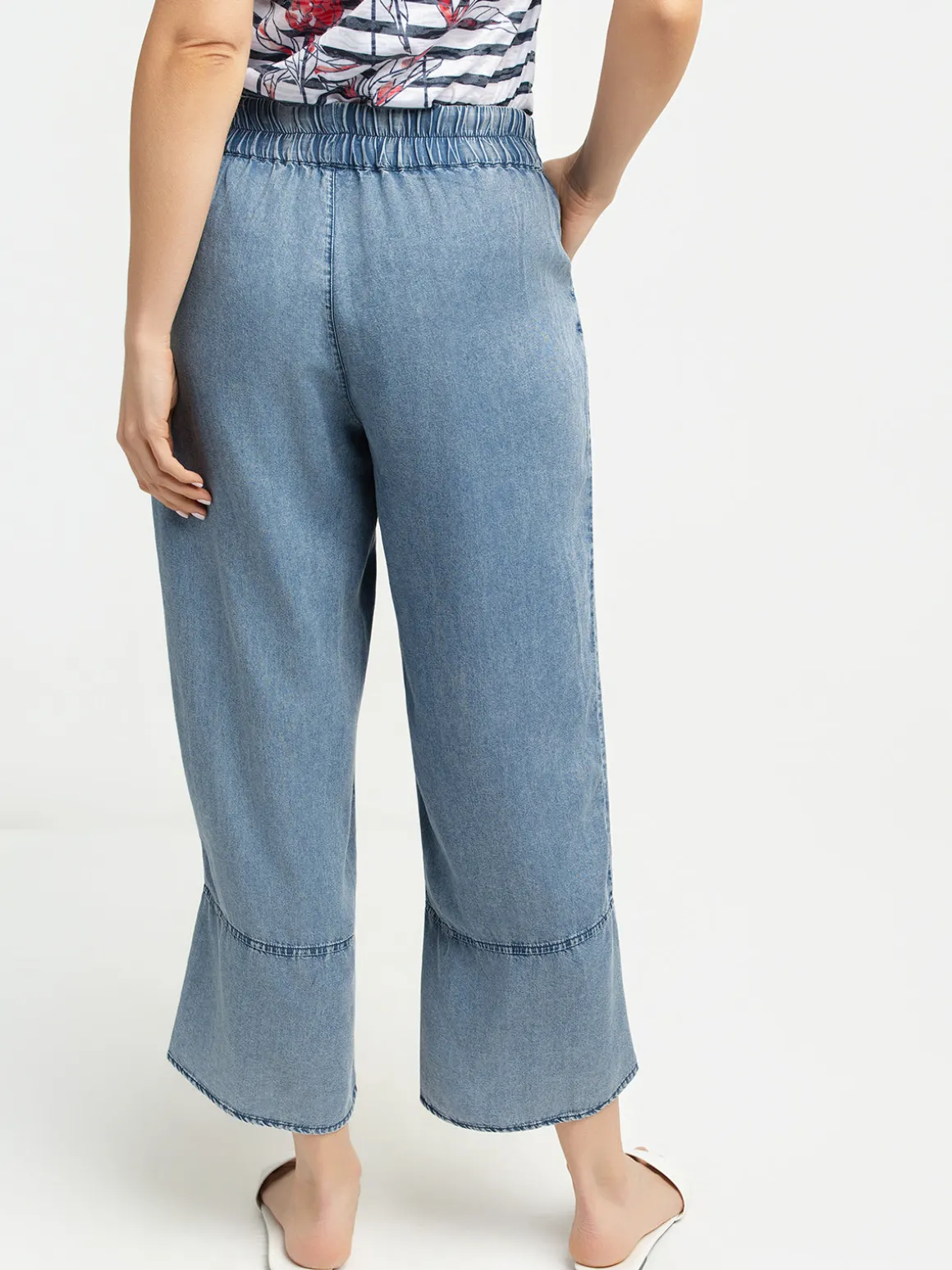 Ankle pull-on pant