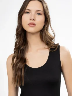 Fitted tank top
