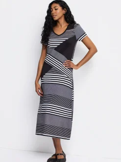 Flared maxi knit dress