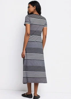 Flared maxi knit dress