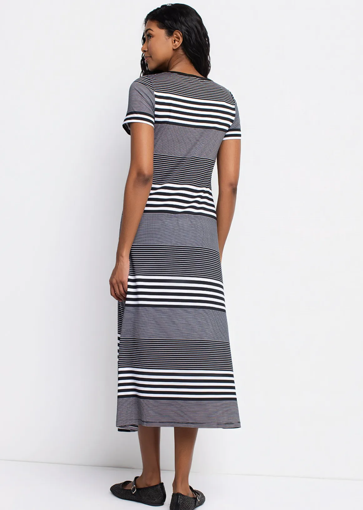 Flared maxi knit dress
