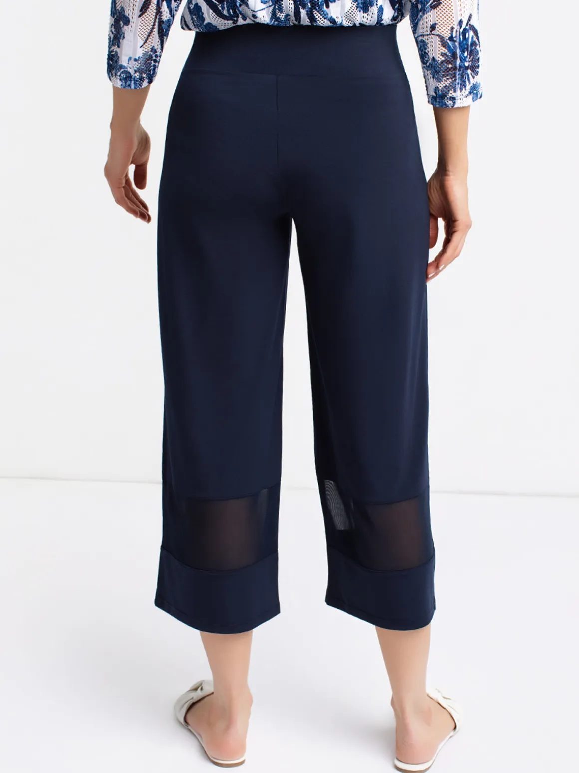 Flared pull-on capri