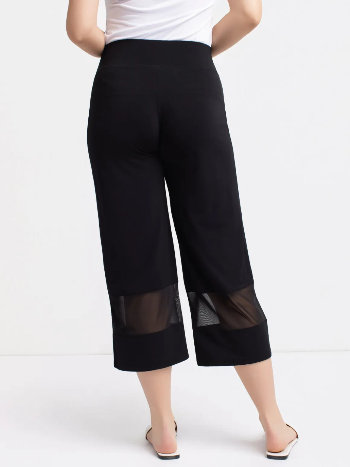 Flared pull-on capri