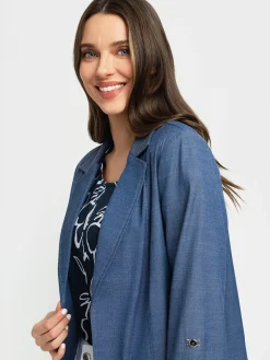 Knit semi-fitted vest