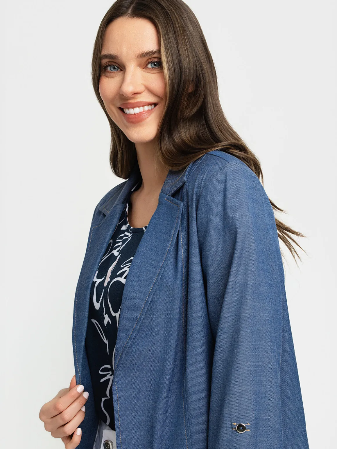 Knit semi-fitted vest