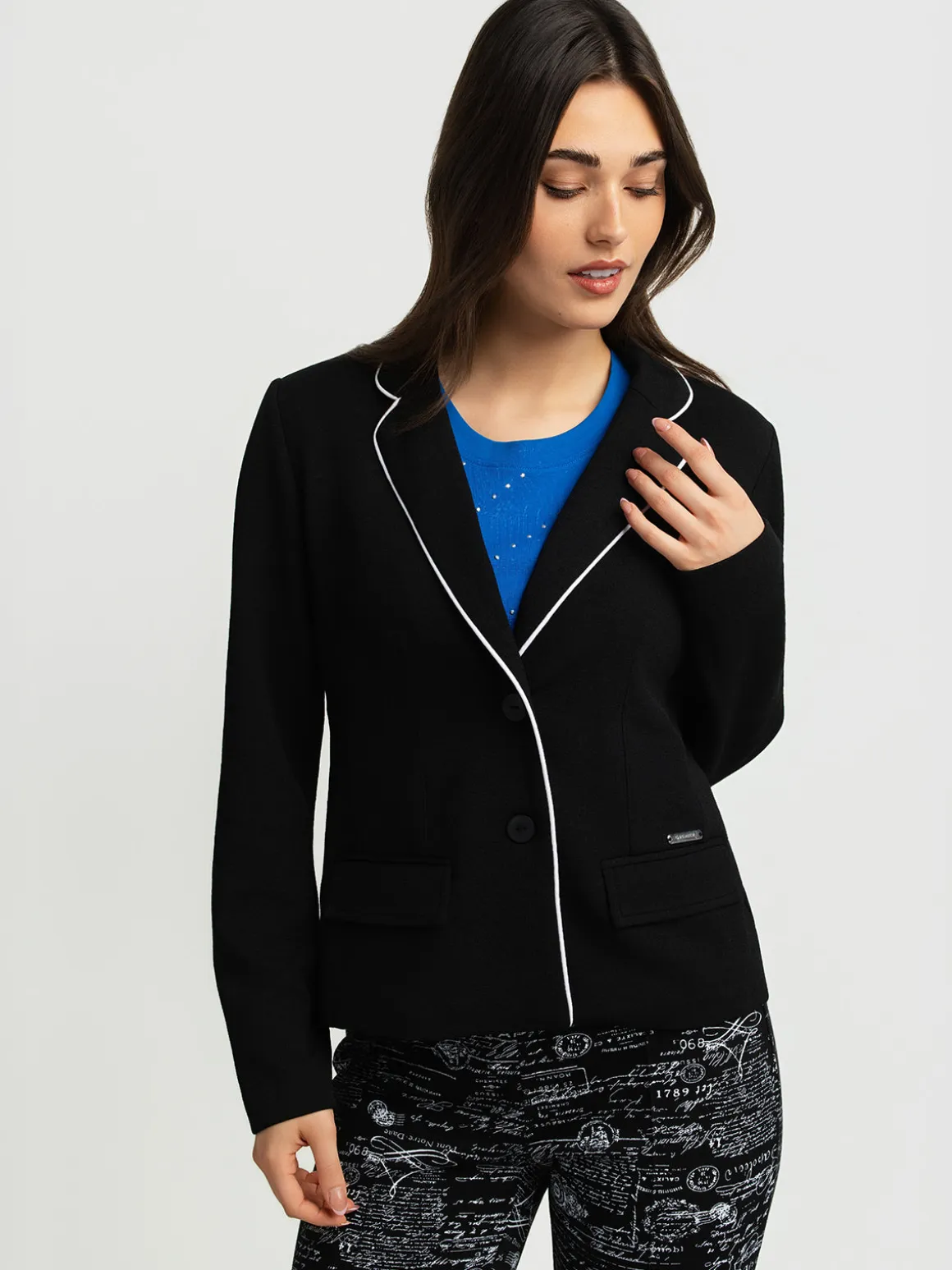 Knit semi-fitted vest