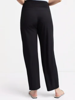 Lightweight pants with an elastic waistband