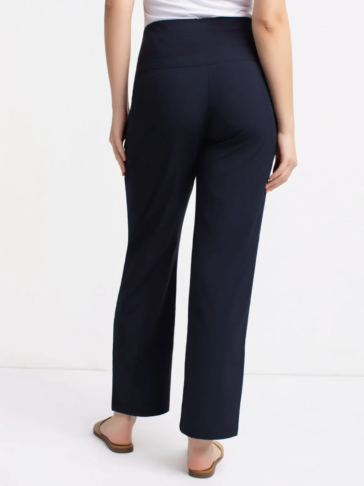 Lightweight pants with an elastic waistband