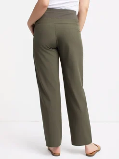 Lightweight pants with an elastic waistband