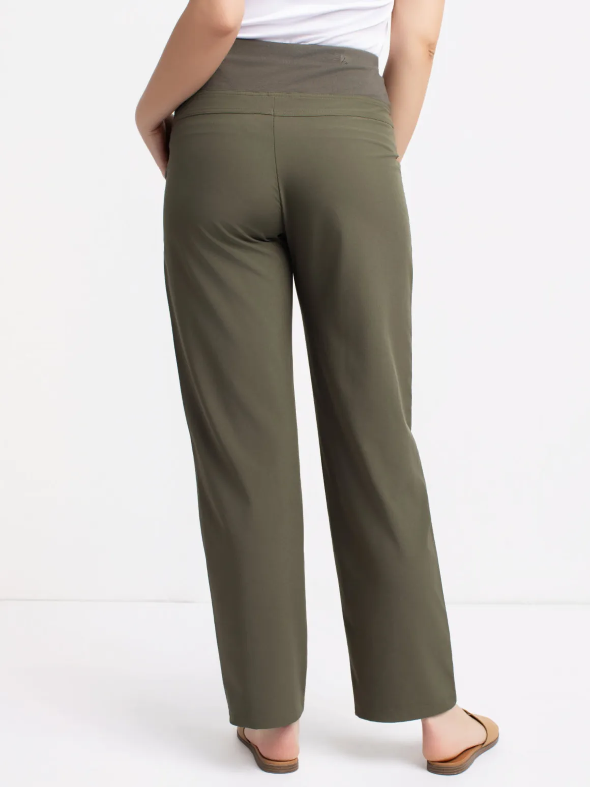 Lightweight pants with an elastic waistband