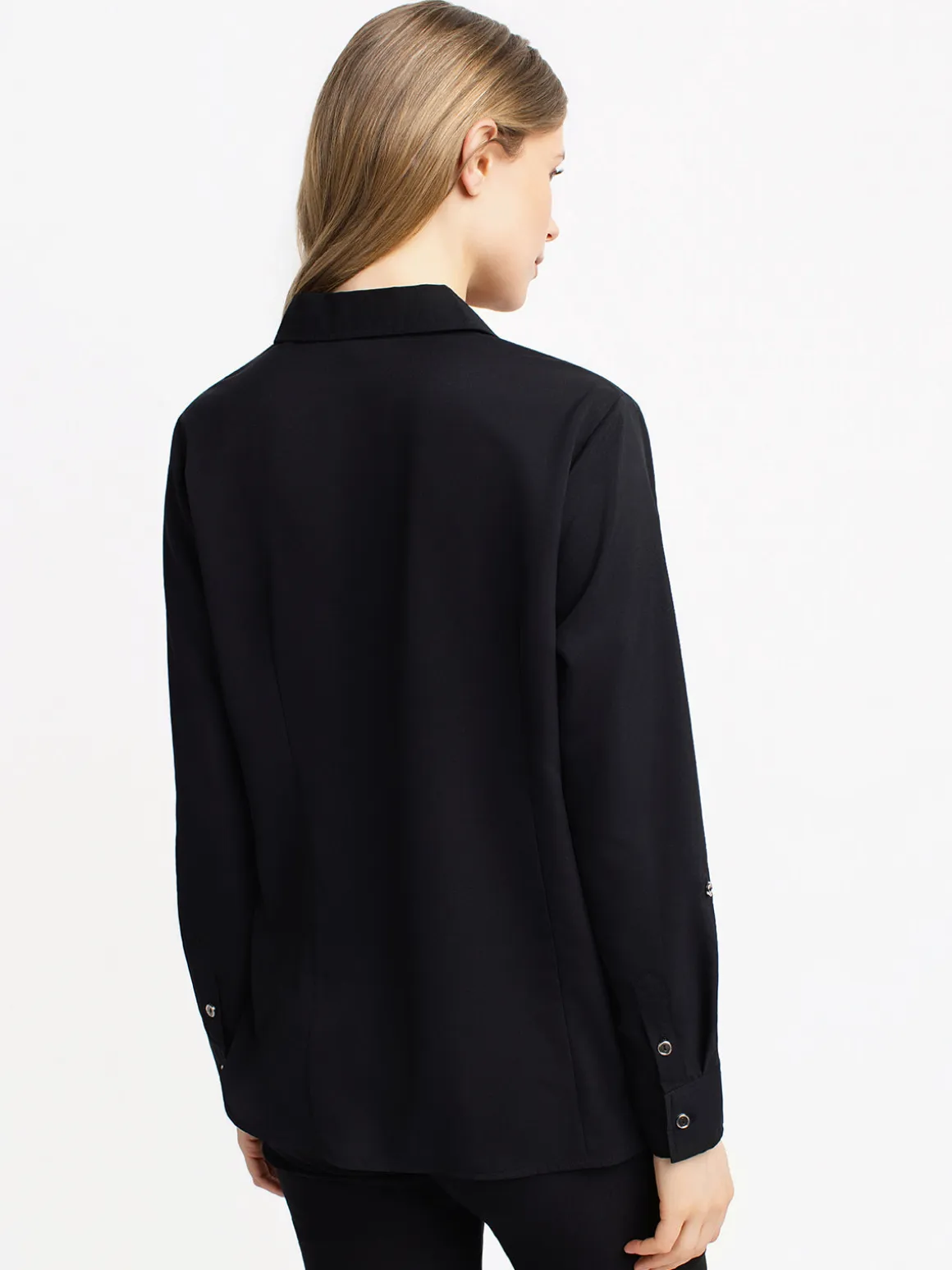 Long-sleeve semi-fitted blouse with buttons