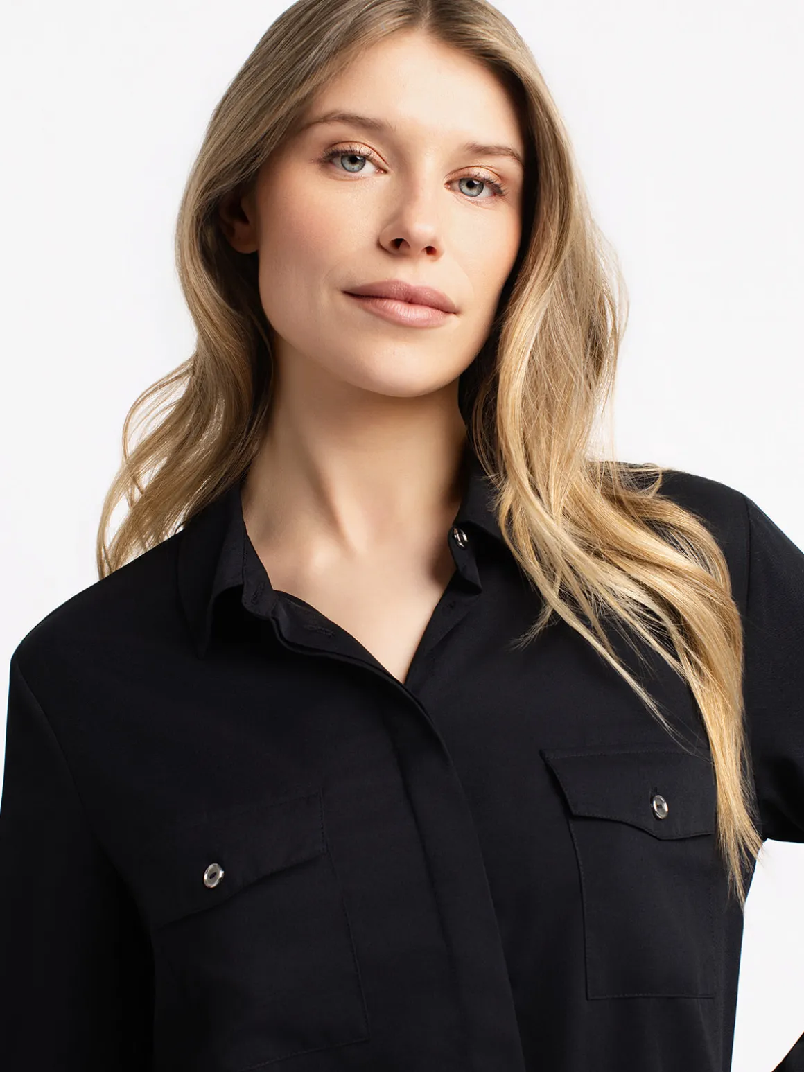 Long-sleeve semi-fitted blouse with buttons