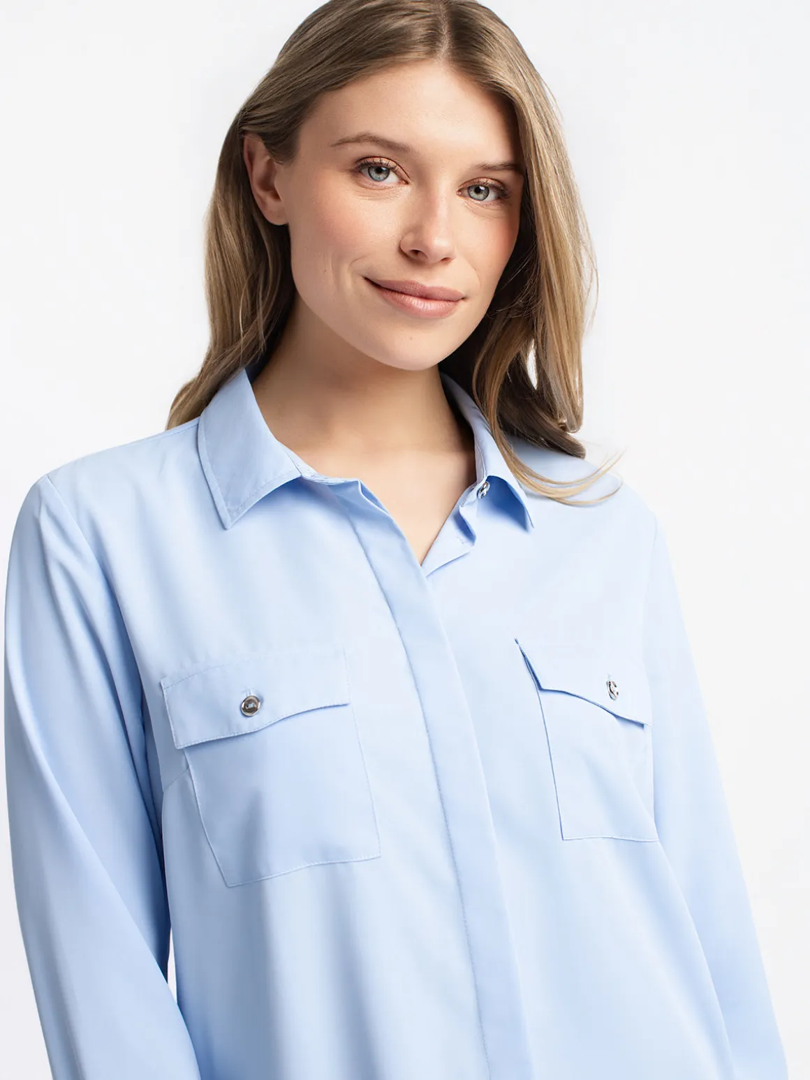 Long-sleeve semi-fitted blouse with buttons