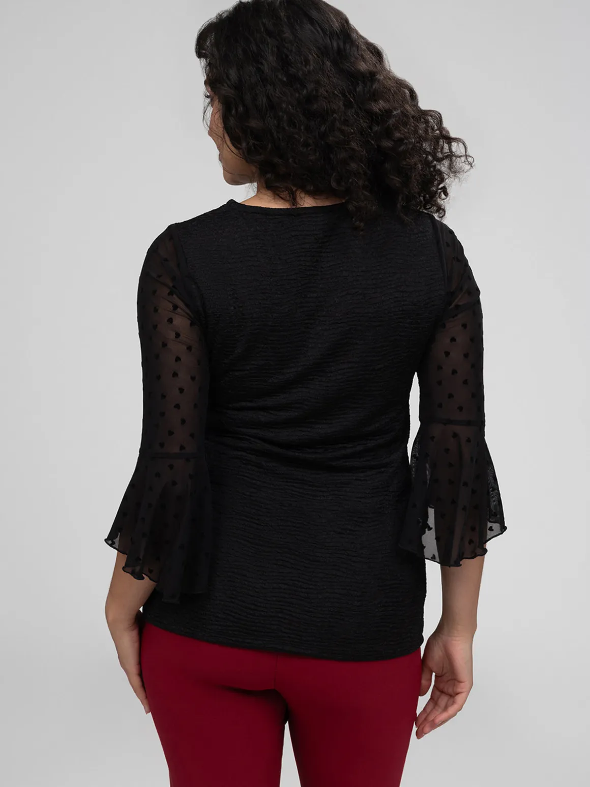 Long-sleeve semi-fitted t-shirt