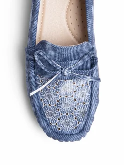 Low heel pumps
