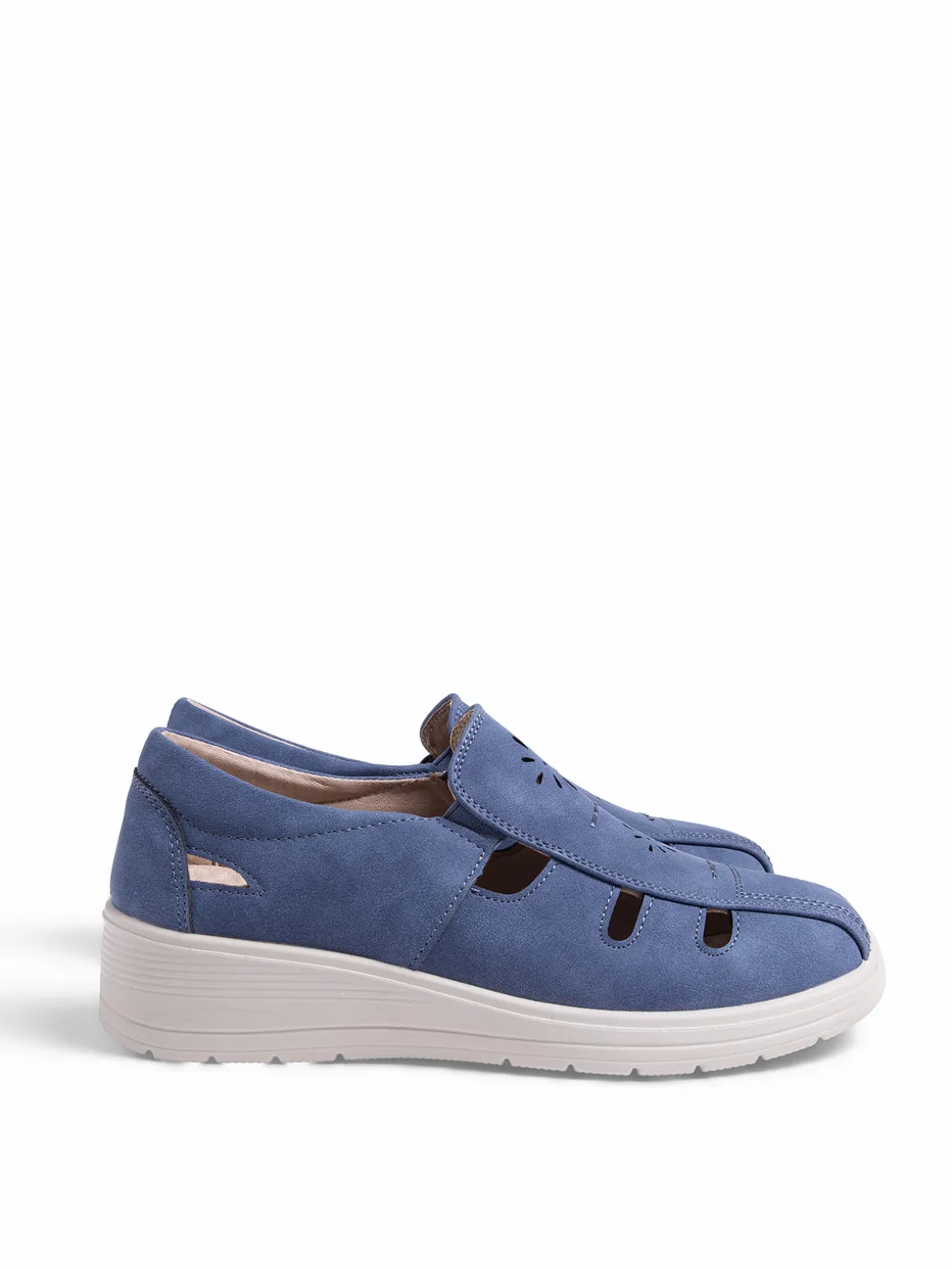 Low heel pumps