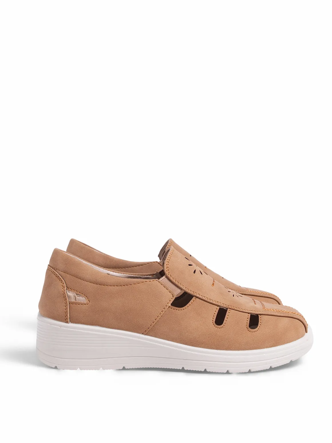 Low heel pumps