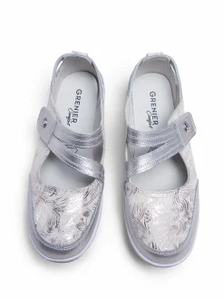 Low heel pumps