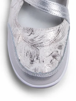 Low heel pumps
