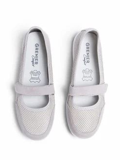 Low heel pumps
