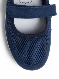 Low heel pumps