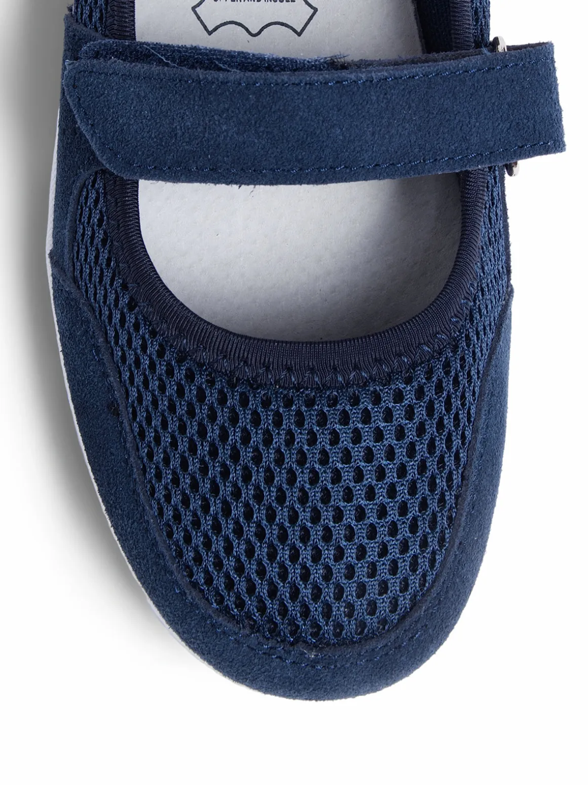 Low heel pumps