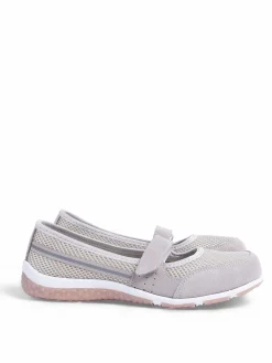Low heel pumps