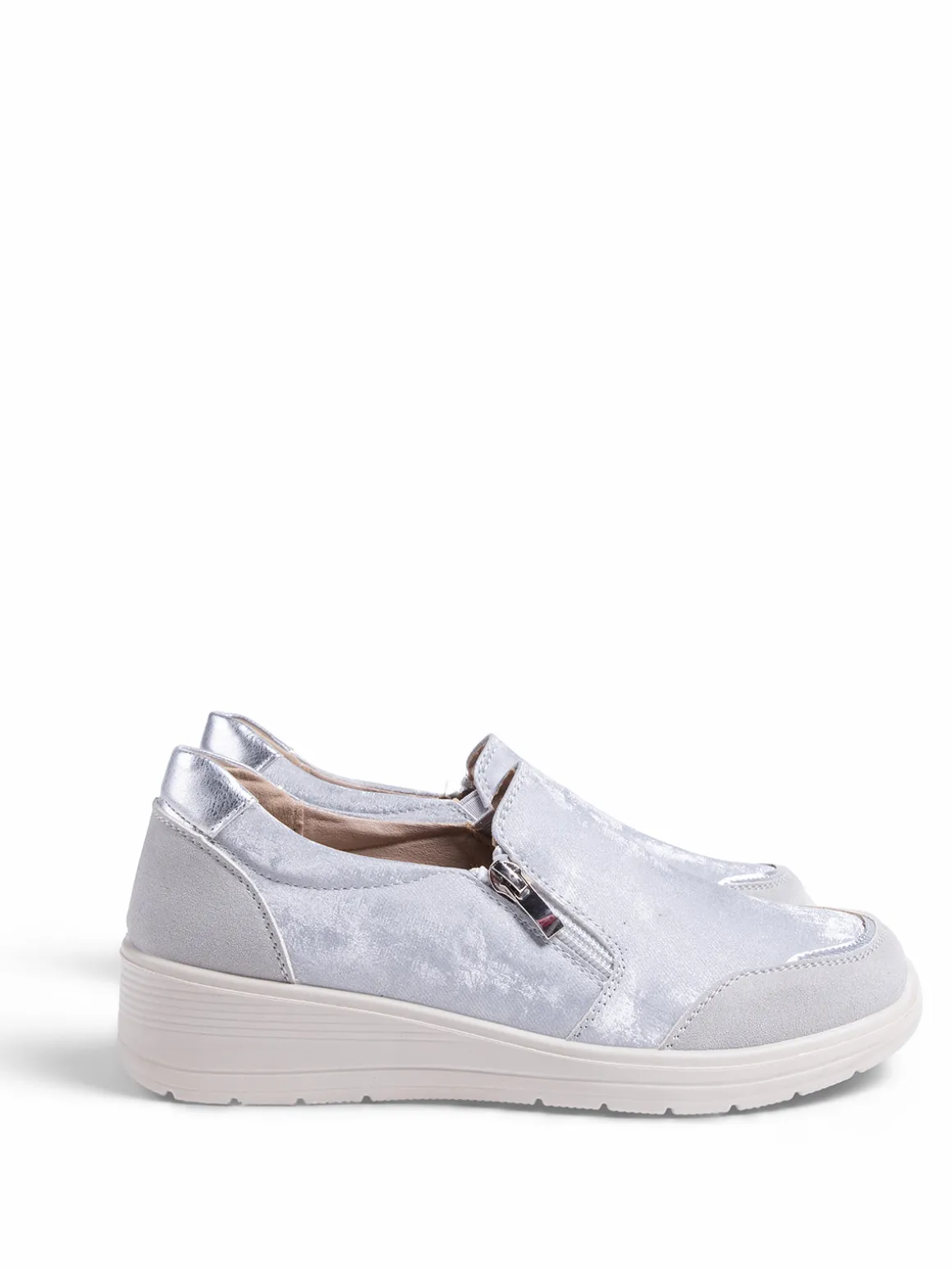Low heel shoes