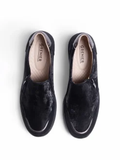 Low heel shoes