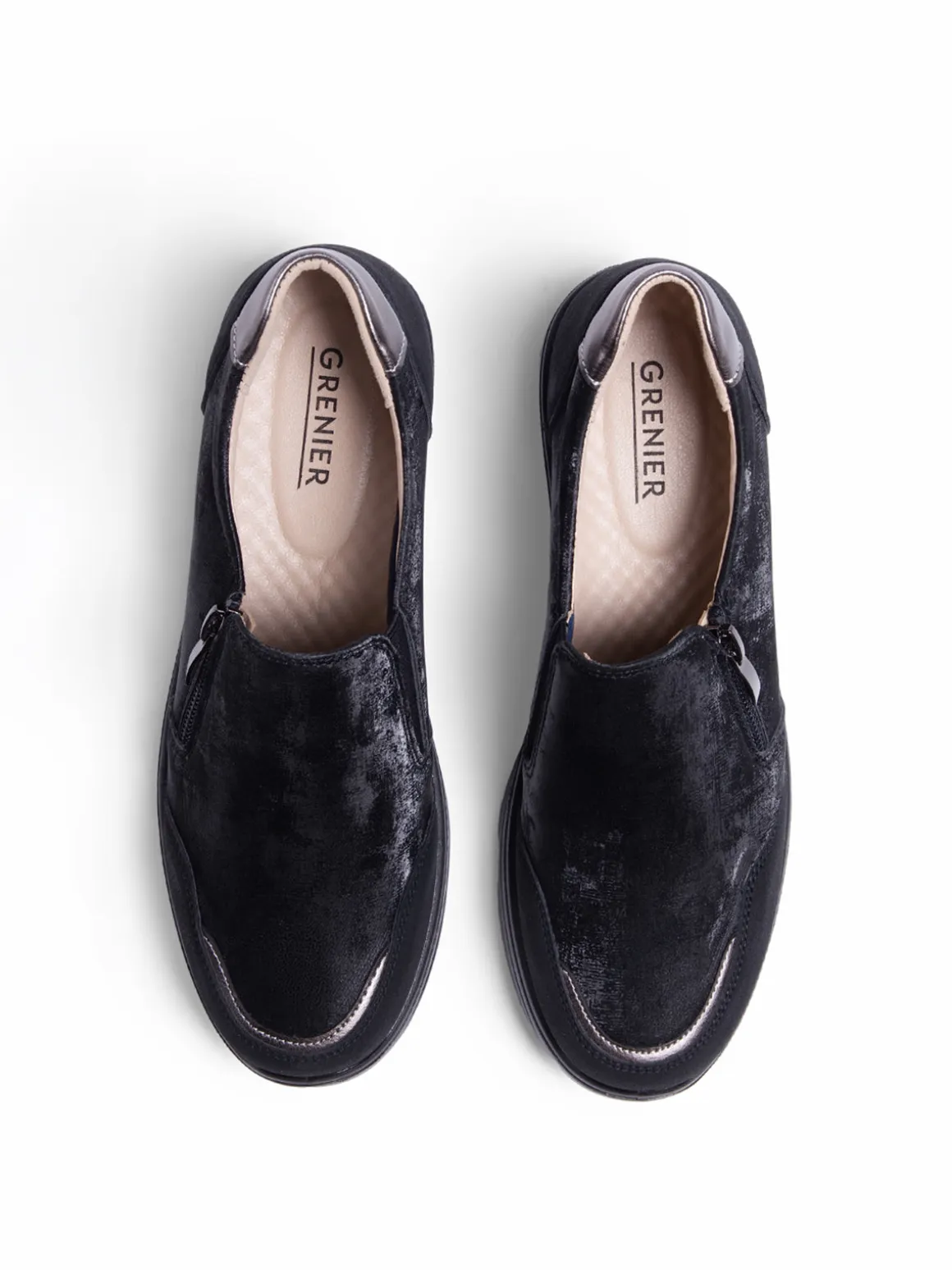 Low heel shoes