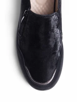 Low heel shoes