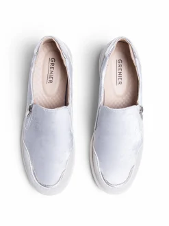 Low heel shoes