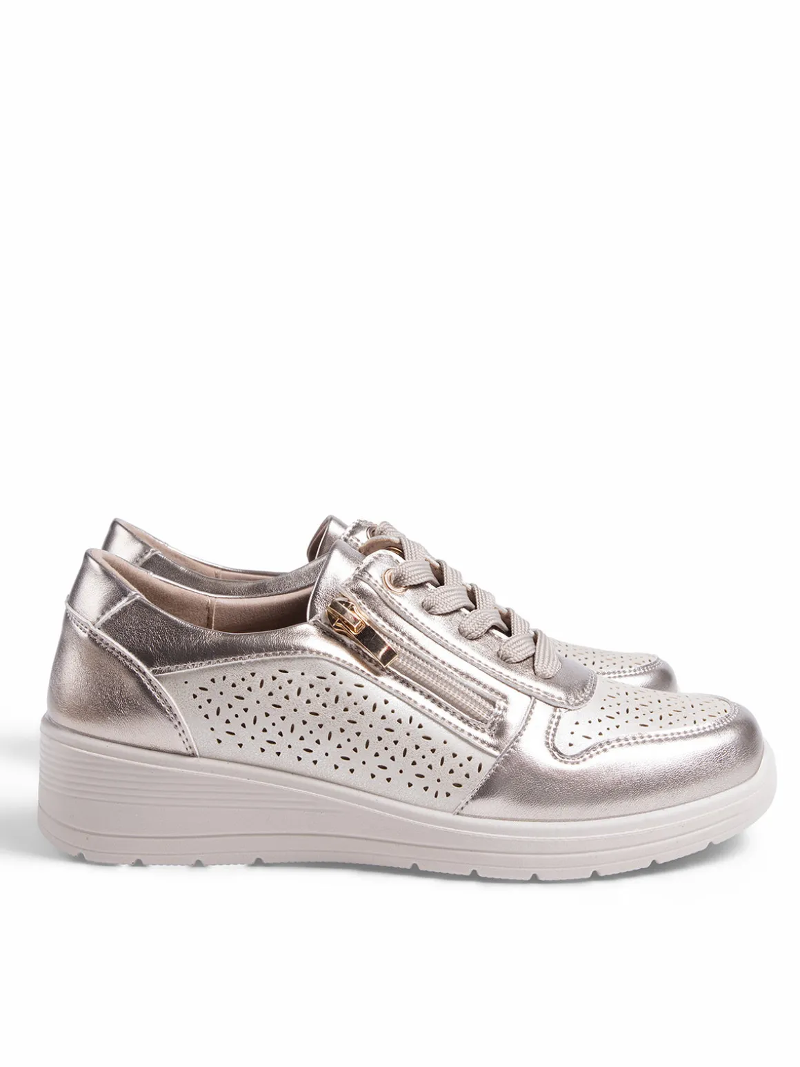 Low heel shoes