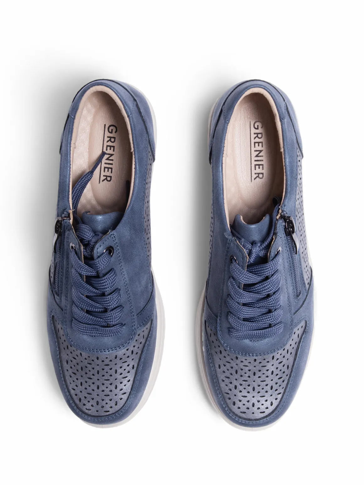Low heel shoes