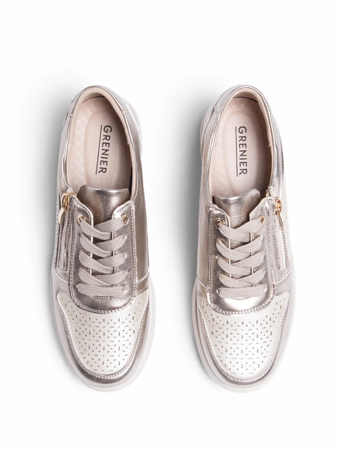 Low heel shoes