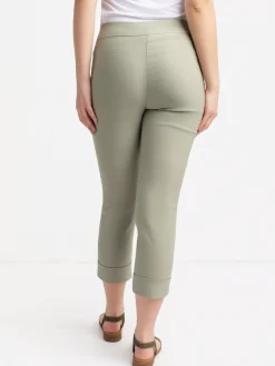 Narrow semi-fitted pull-on dress capri