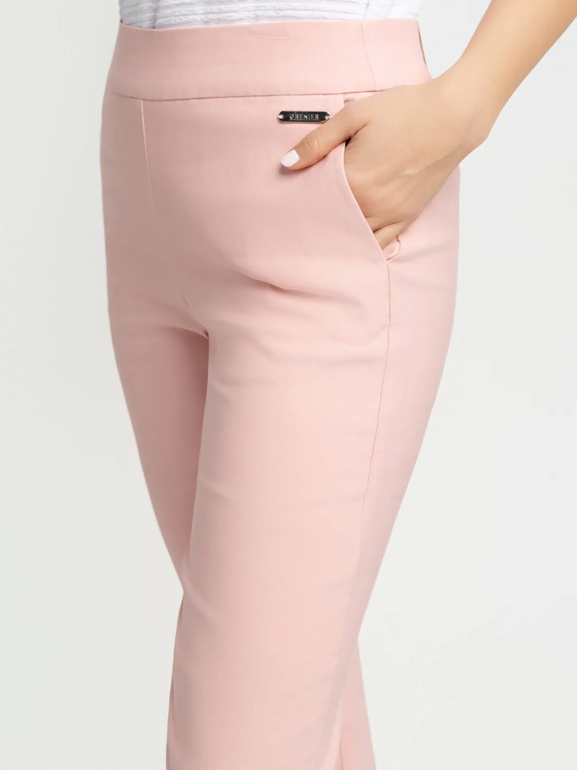 Narrow semi-fitted pull-on dress capri