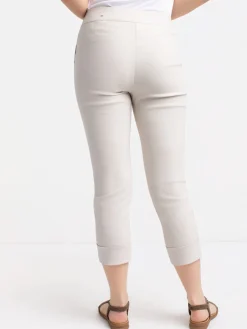 Narrow semi-fitted pull-on dress capri