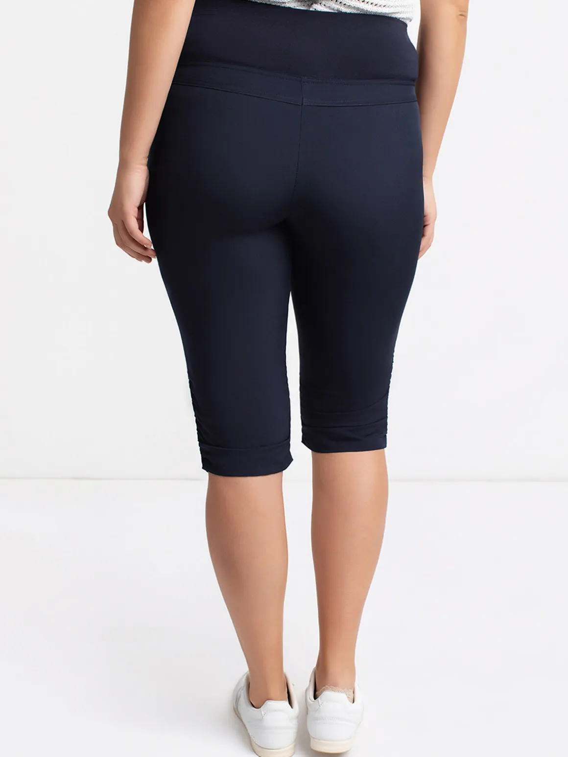 Pull-on capri