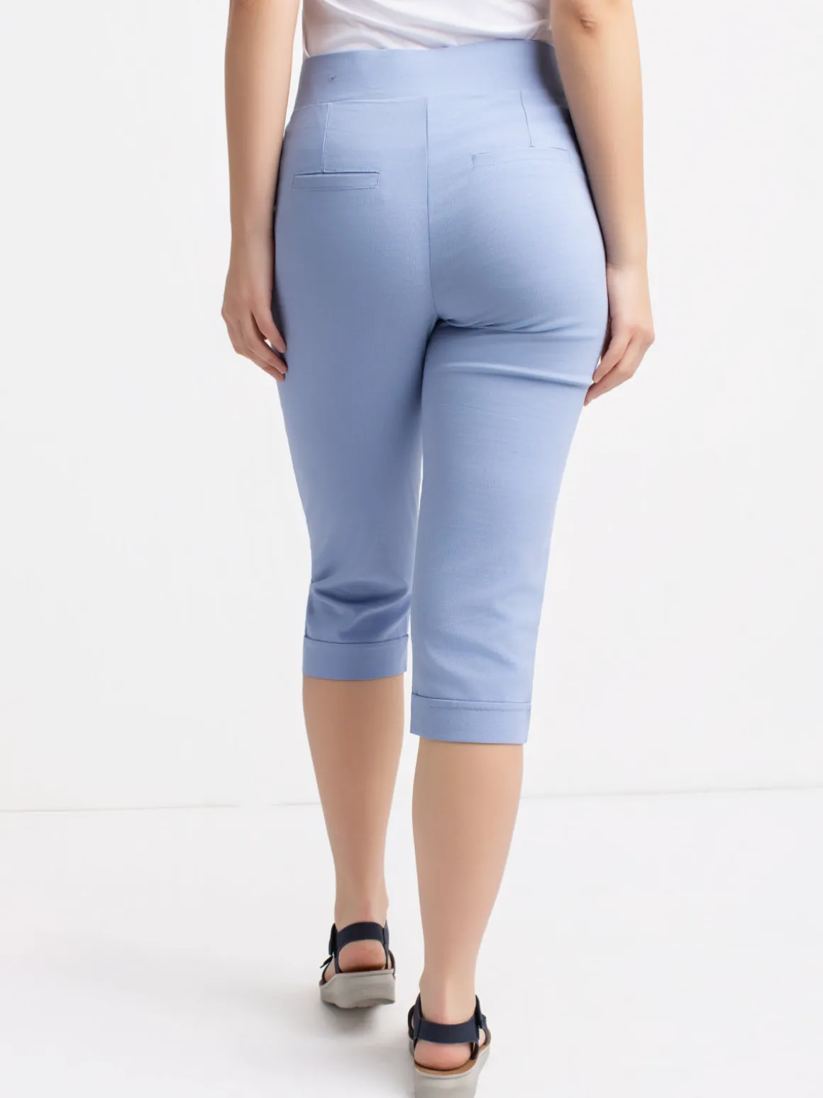 Pull-on capri
