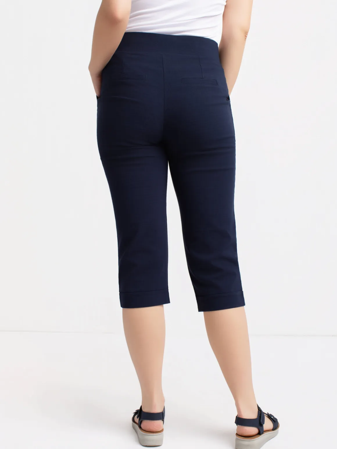 Pull-on capri