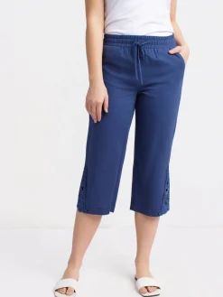 Pull-on capri