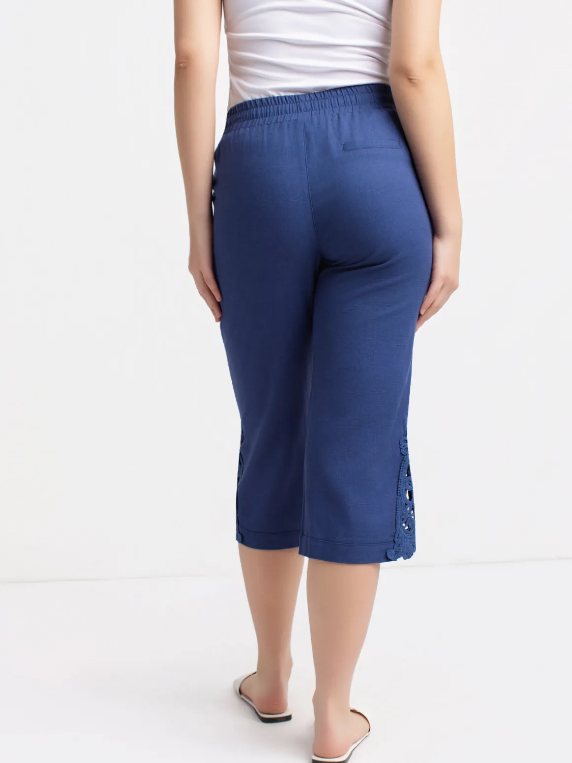 Pull-on capri