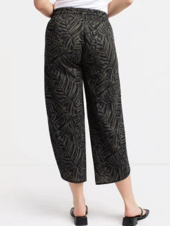 Pull-on cropped pants