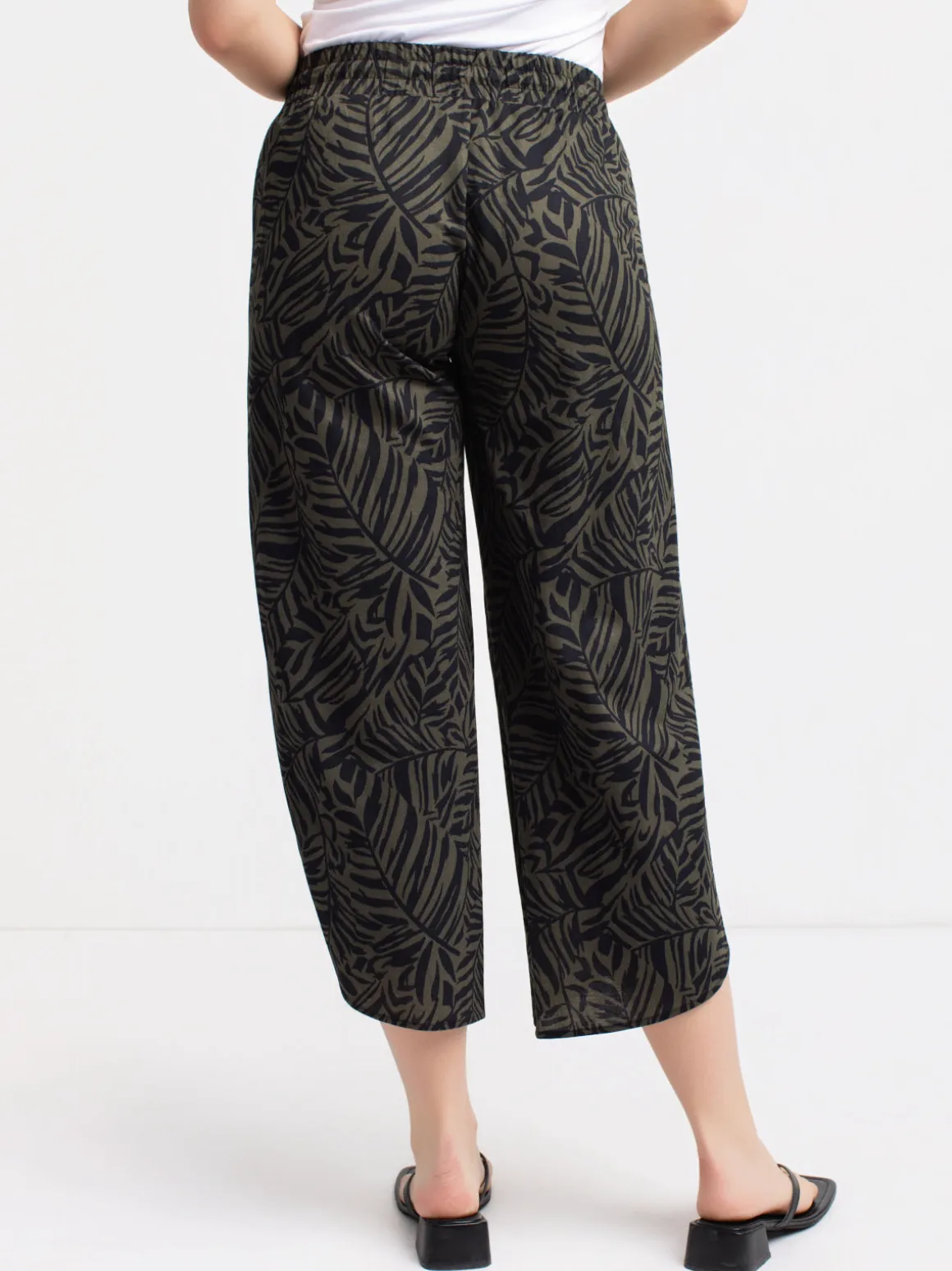 Pull-on cropped pants