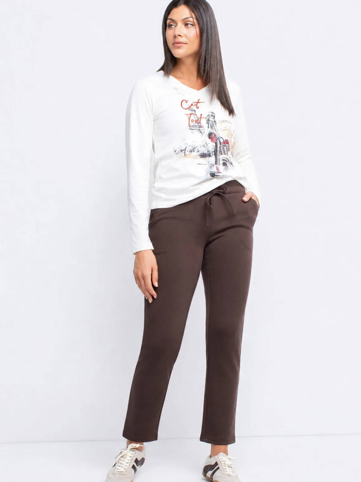 Semi-fitted long-sleeve sweater