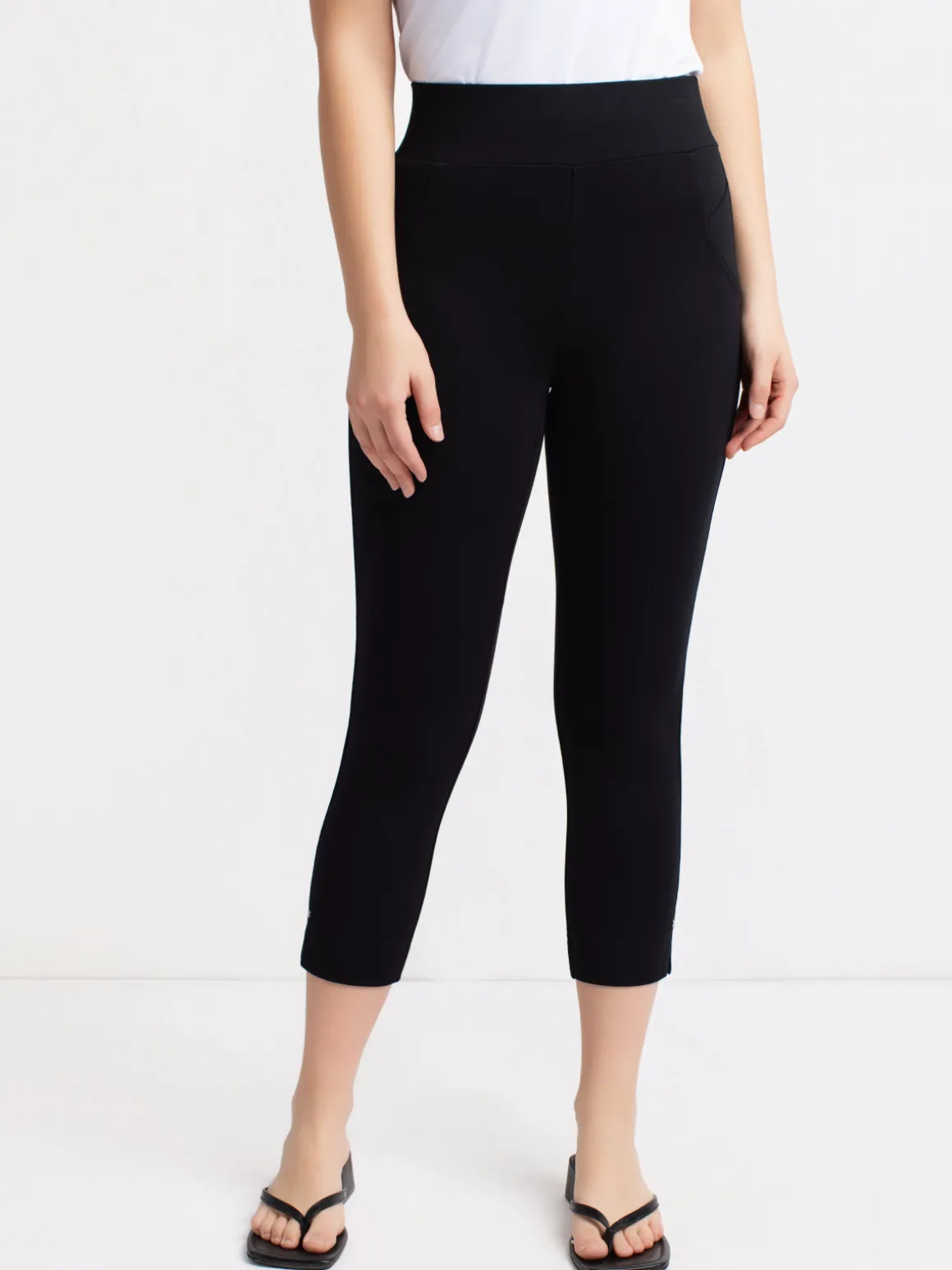 Semi-fitted pull-on capri