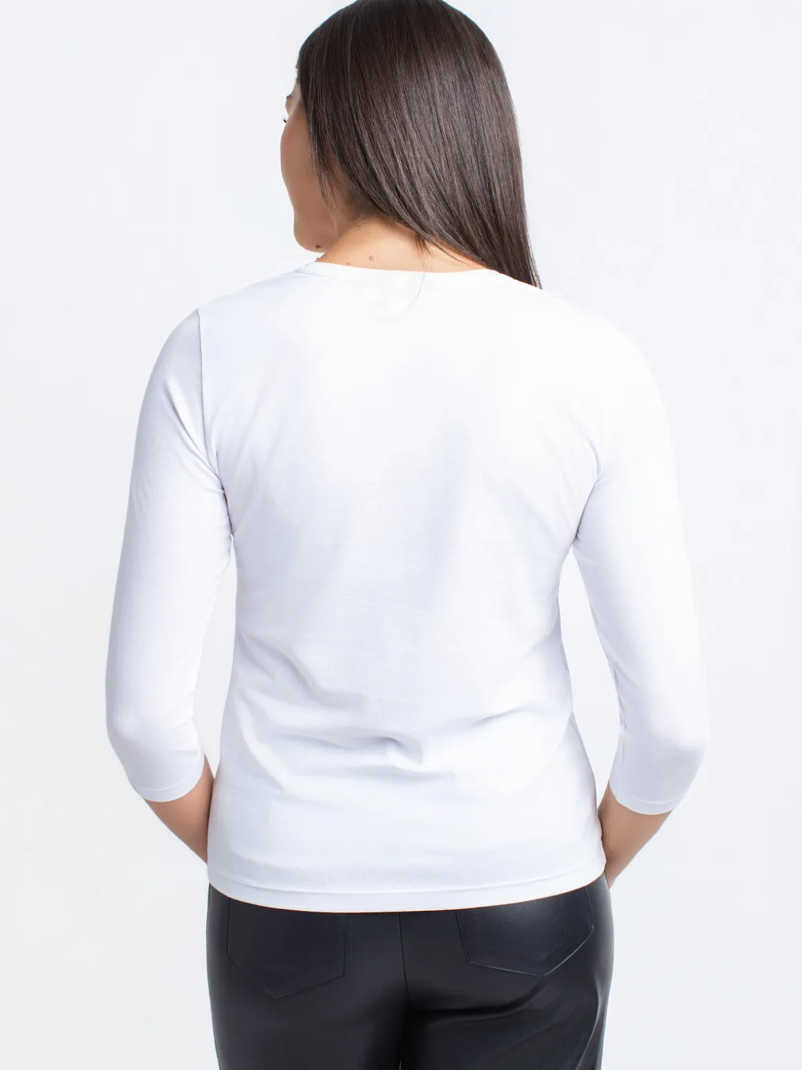 Semi-fitted 3/4 sleeve shirt