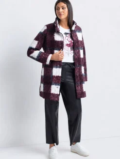 Semi-fitted 3/4 sleeve shirt